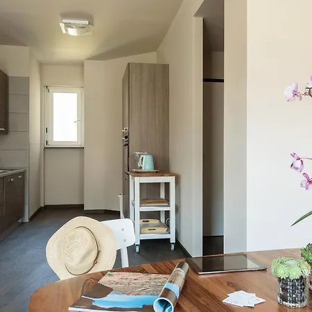 Numero Due Piazza Mazzini - Bymyhomeincomo 公寓 *