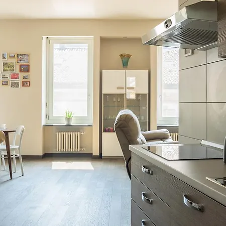 Numero Due Piazza Mazzini - Bymyhomeincomo Апартаменты